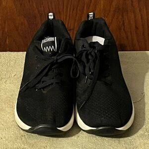 Black and white sneakers with sports insole